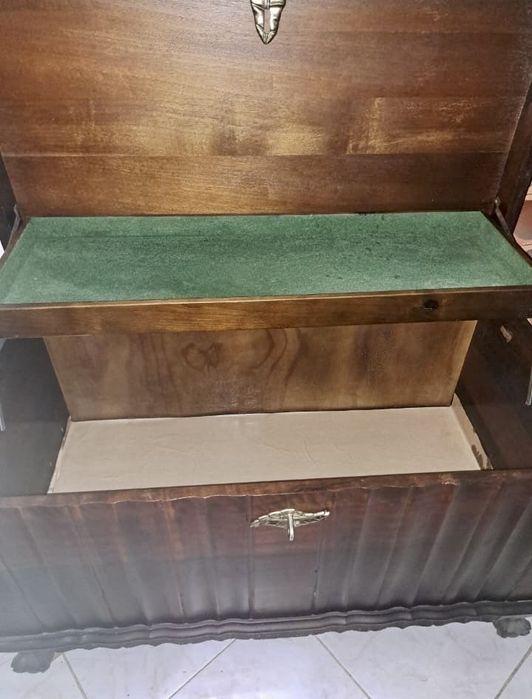 Baú / Arca Antiga em Madeira de Cânfora – Excelente Estado