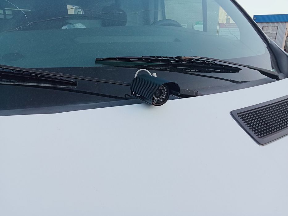 Нічна камера для їзди та нагляду.