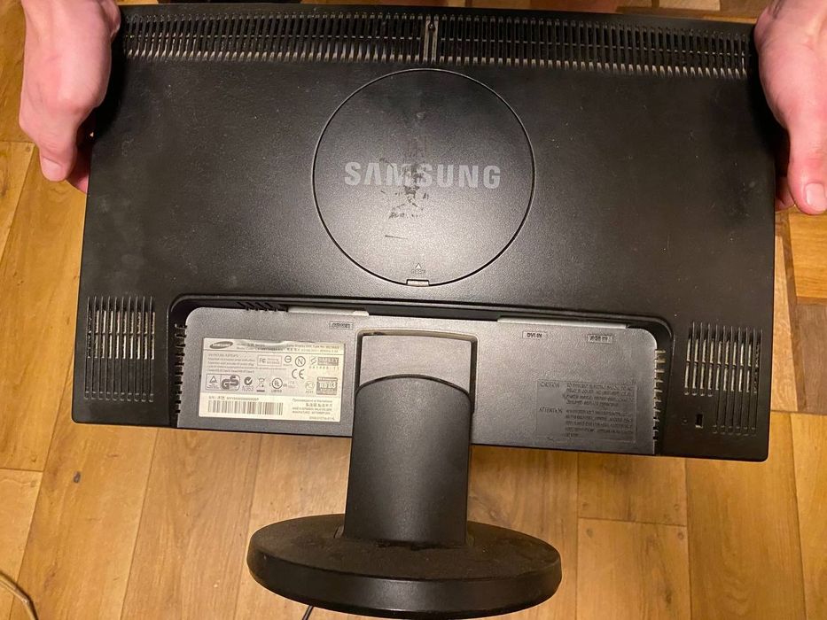 Продам маниторы 700