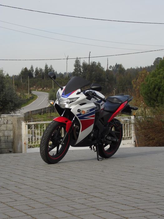Honda cbr125r (2017)