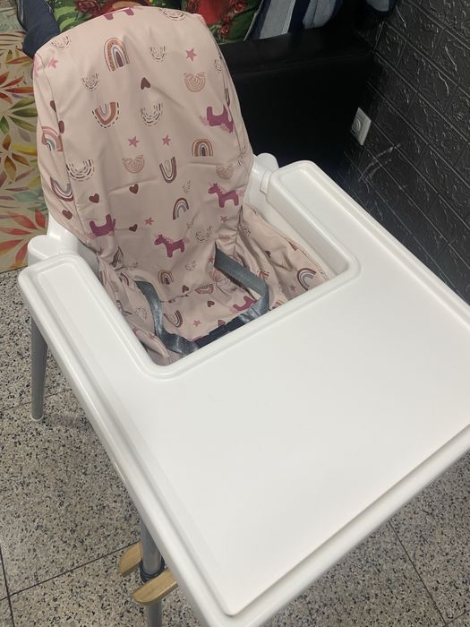 Cadeira papa Ikea com pousa pés e almofada impermeavel