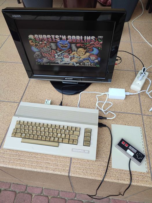 Commodore C64 kompletny zestaw z grami cartridge Tapecart stan bdb, sprawny.