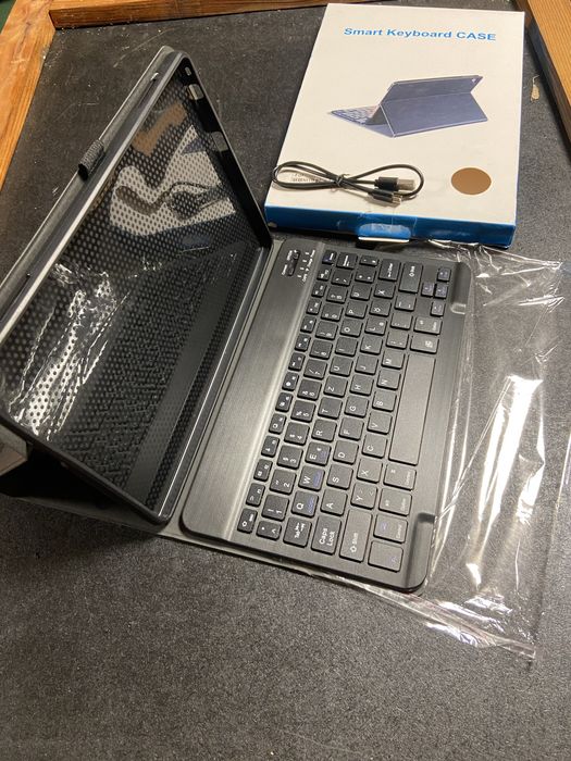 Новий чохол-клавіатура для Lenovo Tab M10 Plus (3rd Gen) 10.1