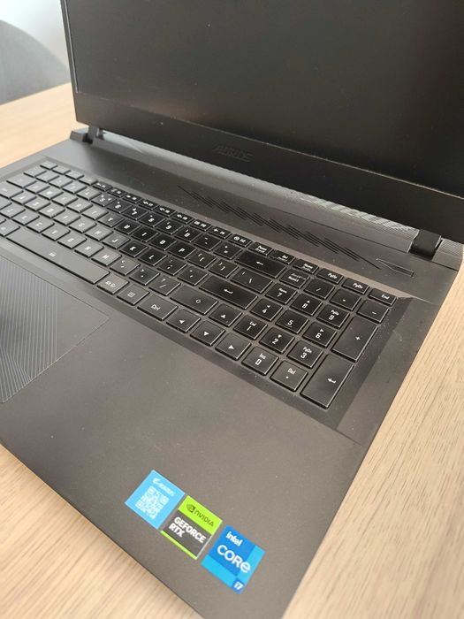 Laptop gamingowy 17 cali RTX 4070 AORUS 17