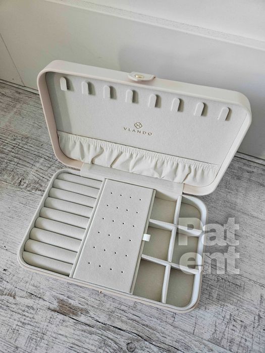 Szkatułka kuferek organizer na biżuterię jasny na podróż w domu