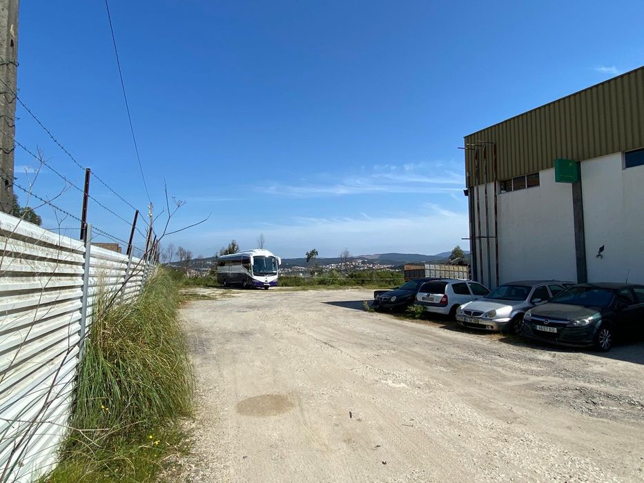 Armazém com terreno de 11925m2