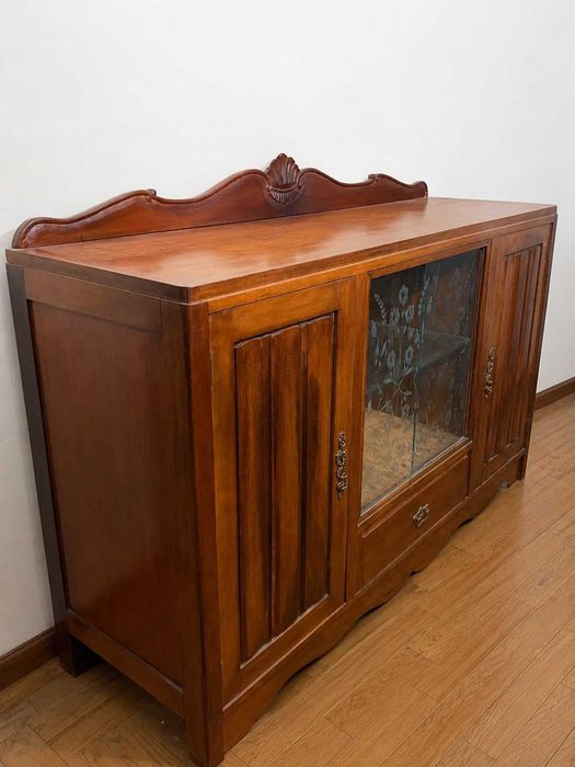 Móvel aparador/cristaleira