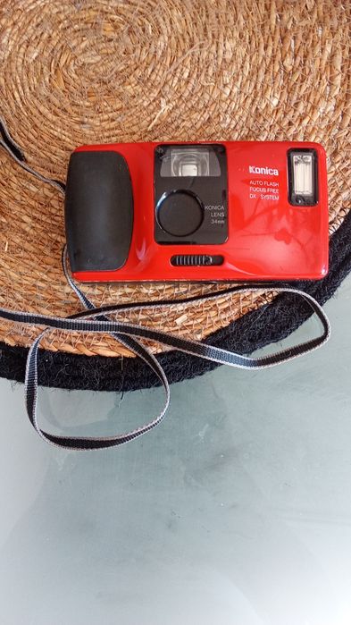 Máquina fotográfica  KONICA LENS 34mm