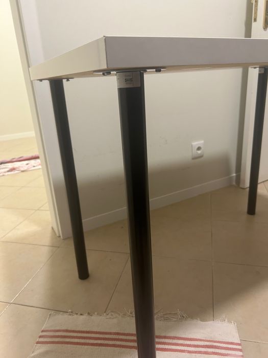 Secretaria/ Mesa para escritório em bom estado