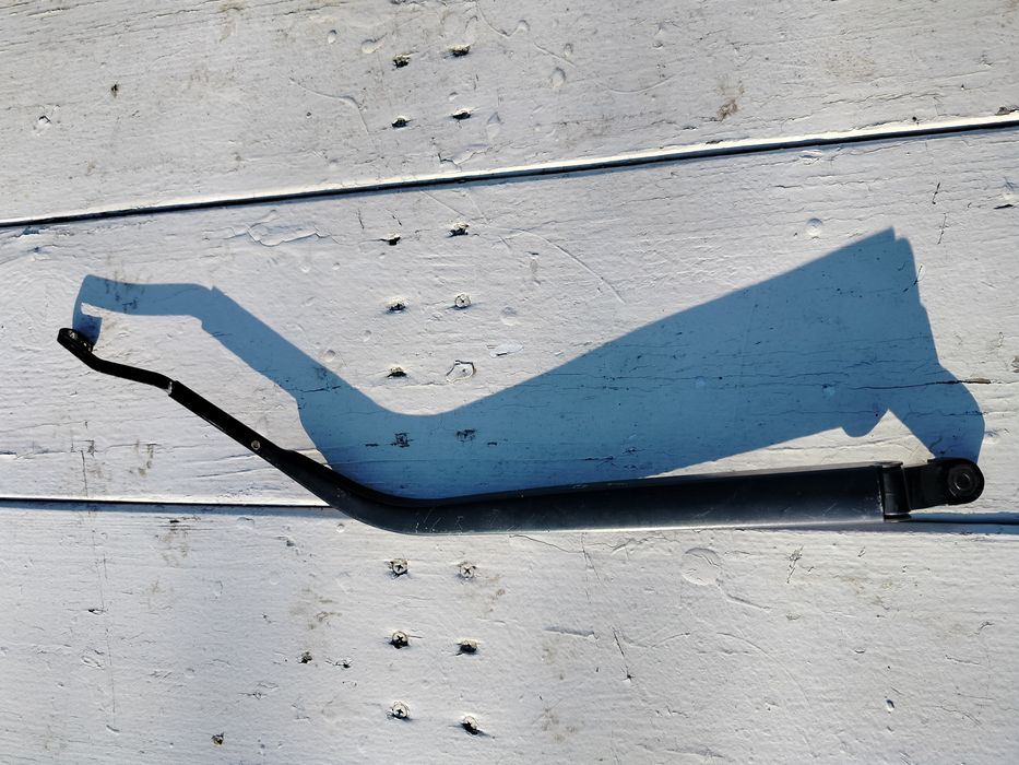 Toyota CarinaE задний стеклоочиститель