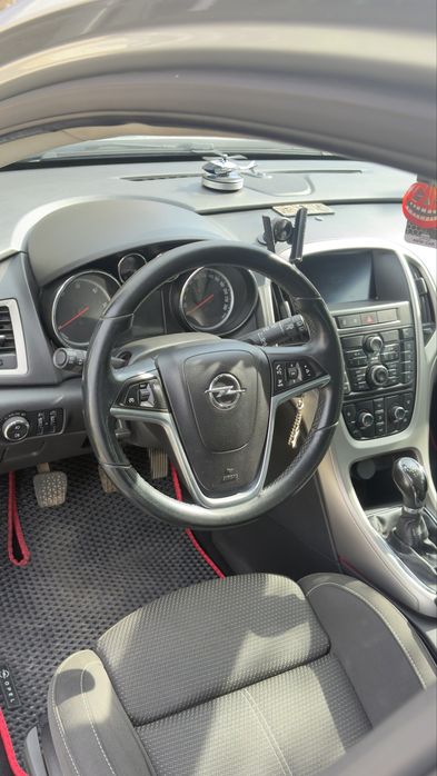 Продам Opel Astra j