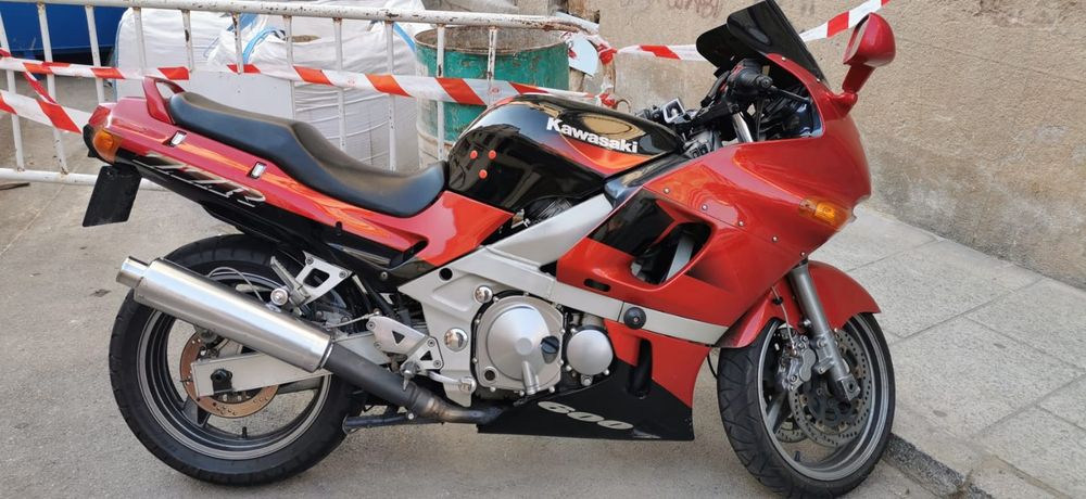 Kawasaki ZZR 600 1999 English plates papers