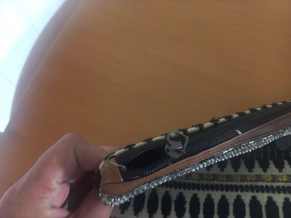 Pochete Lefties ptets e dourada