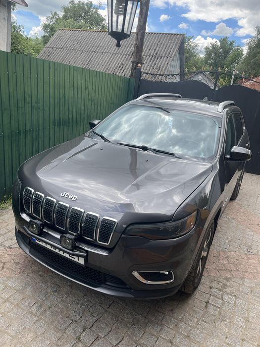 Продам автомобіль джип черокі