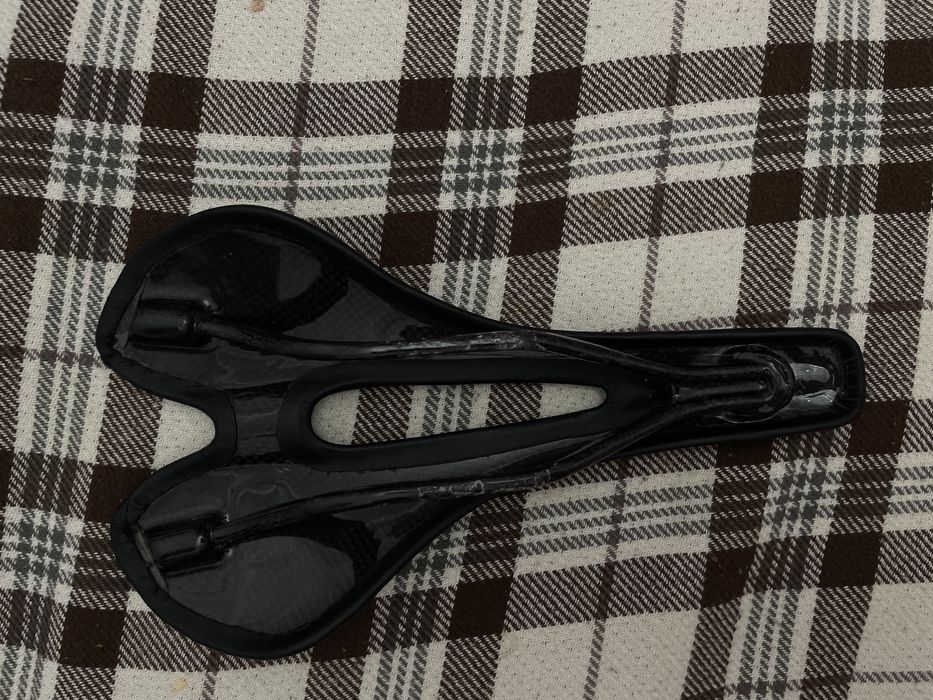 Продам шоссейное карбоновое седло KOCEVLO