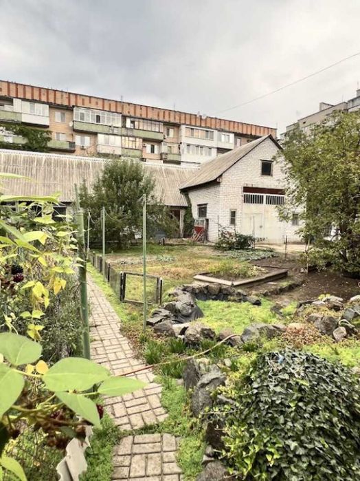 Продається окремий житловий будинок по вул. Грушевського. Галина