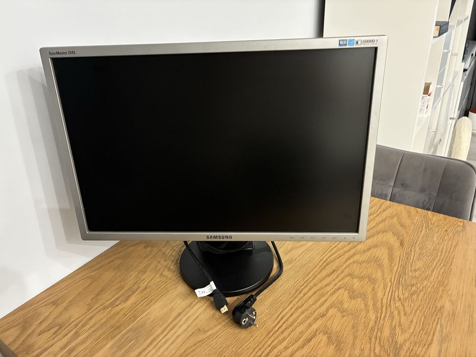 Monitor Samsung SyncMaster 2243BW 22” + przewody