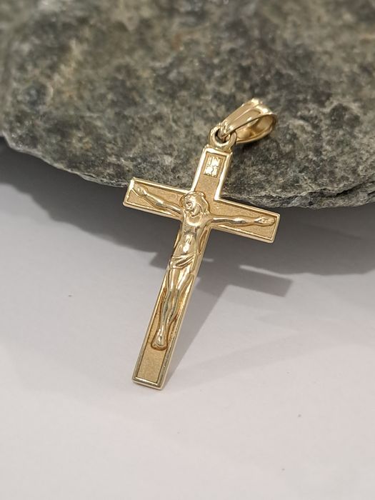 Złota zawieszka Krzyżyk pr.585 Nowy 3.2 x 1.6 cm
