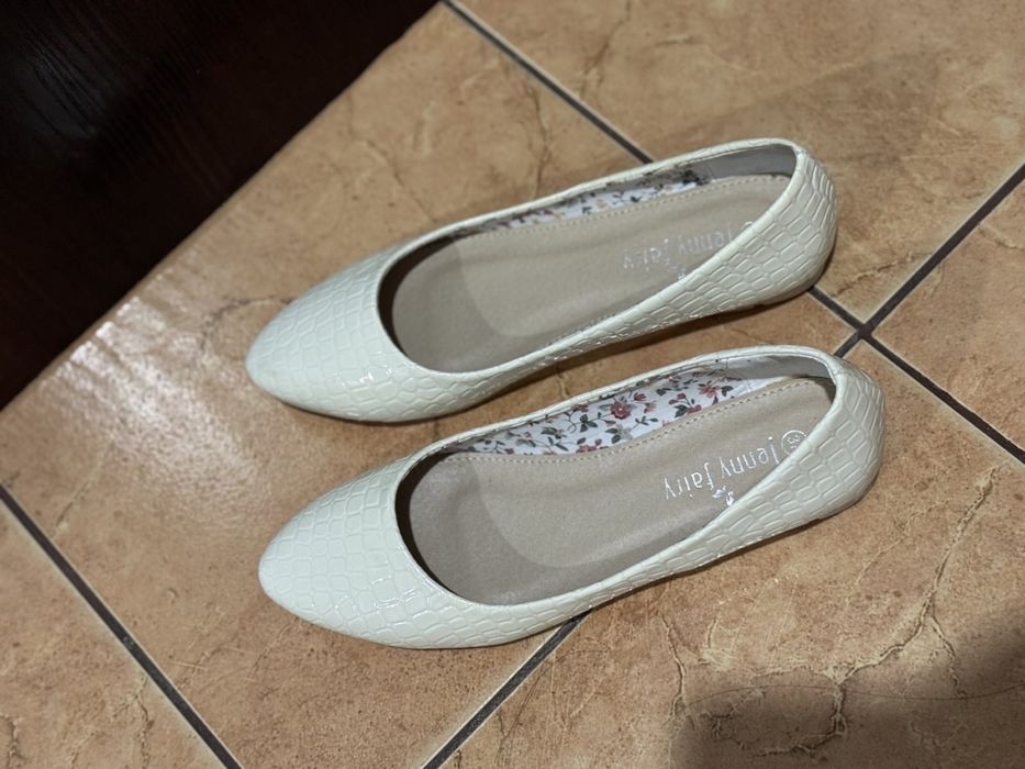 Балетки лаковані