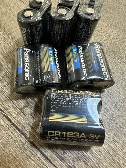 Panasonic. Літієва батарейка CR123A. Напруга 3V.