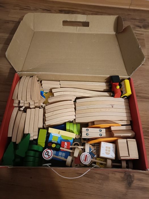 Drewniana kolejka z miasteczkiem 78 elementow
