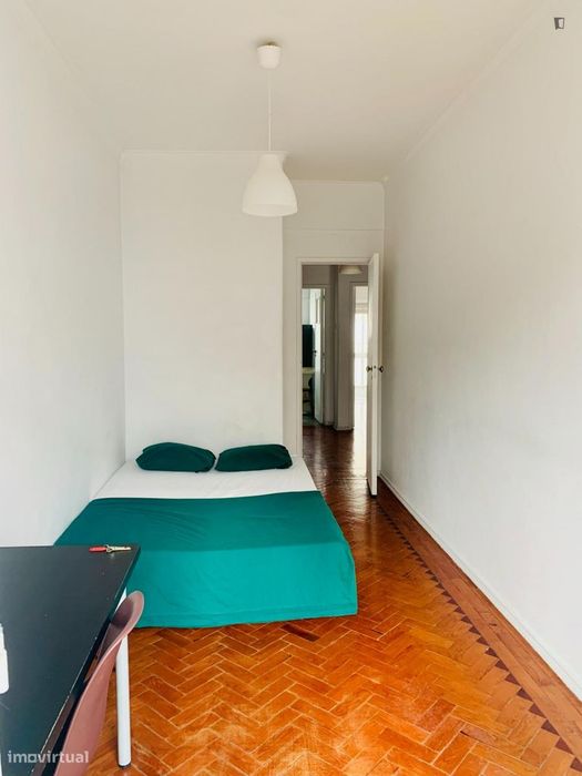 Quarto - localizado em Benfica Lisbon