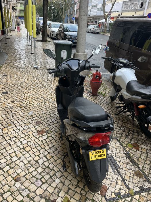 Moto elétrica em bom estado