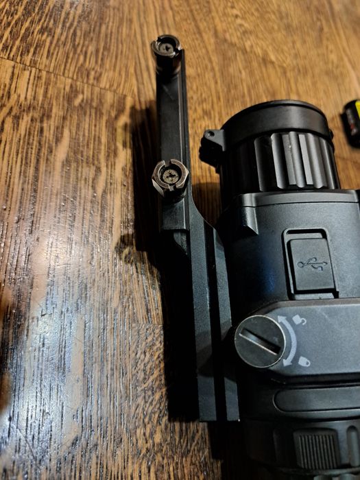 Продам Тепловізійний приціл NICMICRO 19