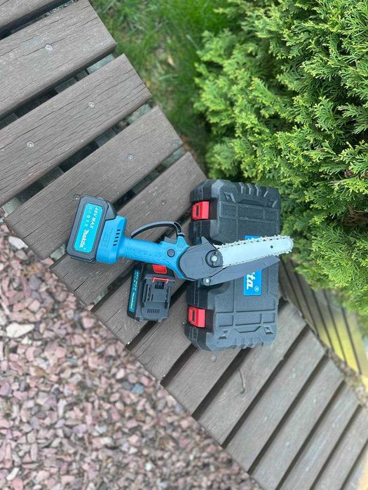 Мини пила аккумуляторная Макита. Аккумуляторная  мини-пила Makita 2акб