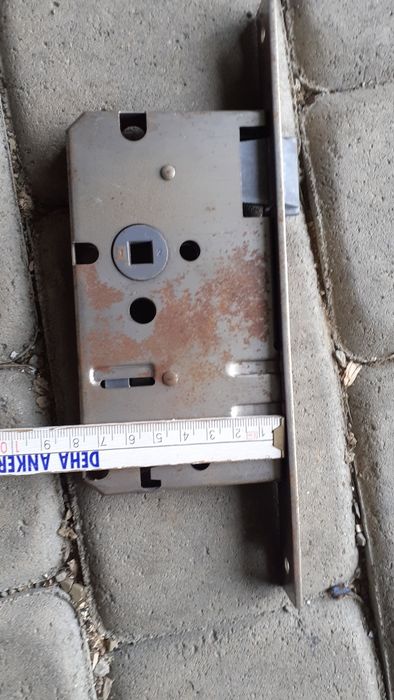 Zamki do drzwi solidne