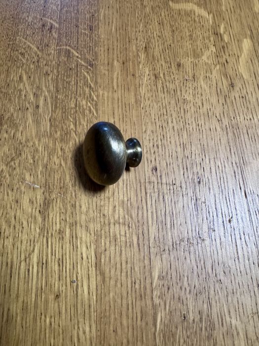 Дубове ліжко, двоспальне і дві приліжкові дубові тумби