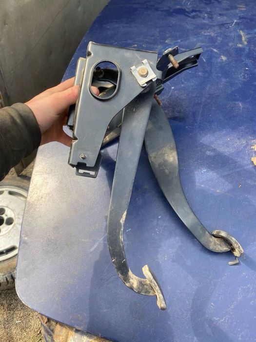 Педальний вузл Педалі Ваз Калина 1117-19 також 2110-12 2108-15 РОЗПРОД