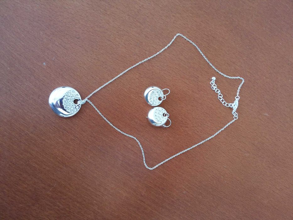 (Portes Grátis) Brincos e colar Novo