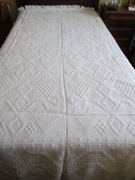 colcha e 12 lençois em linho artesanal novos, do sec. XIX e XX