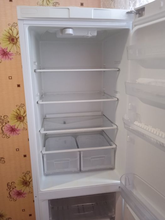 Холодильник Indesit