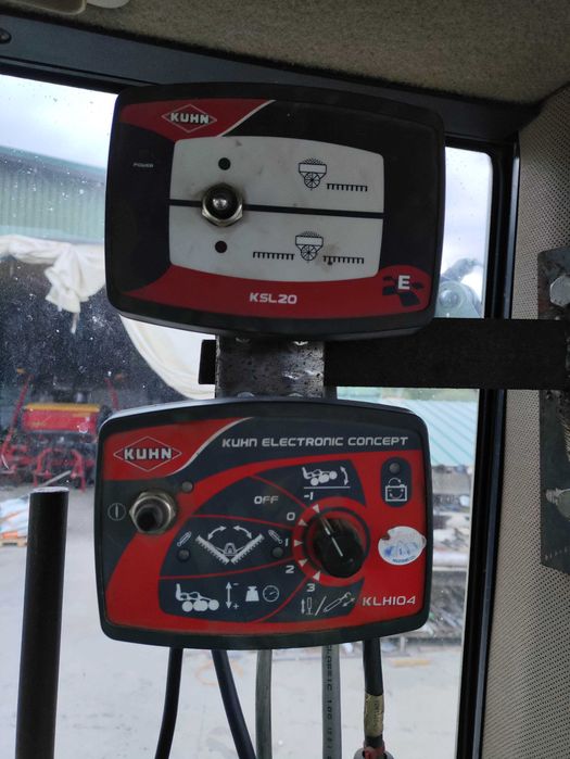 Siewnik Kuhn Venta CSC 6000 z broną wirnikową