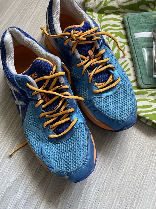 крутые кроссовки asics