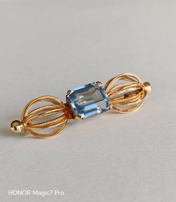 Broszka, złoto 18k, spinel, 1952 rok.