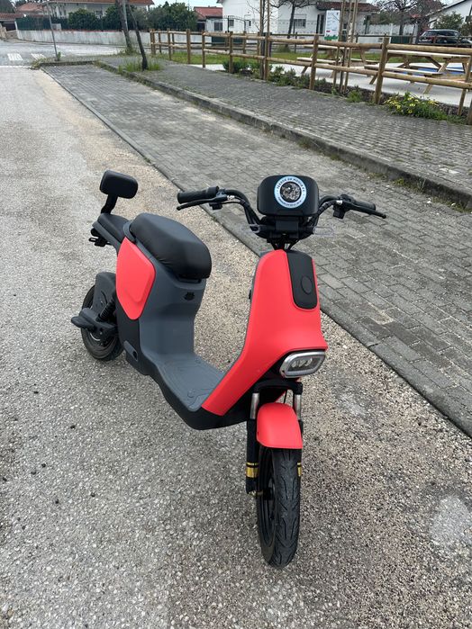 Moto elétrica semi nova