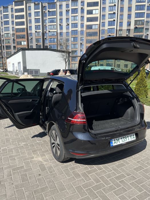 Автомобіль VW e-Golf, 2017