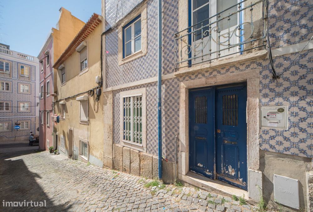 Apartamento T2+1 com cave e espaços adicionais na Tv. Nazaré, Lisboa