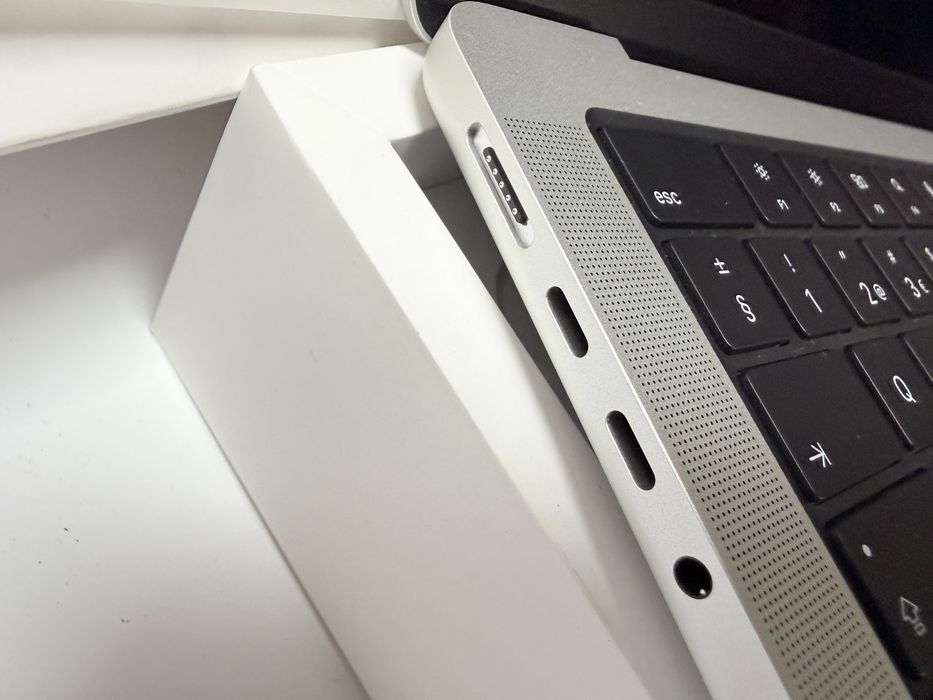 MacBook Pro 14” M3 512gb sem uso.