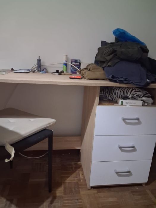 Secretaria IKEA em bom estado