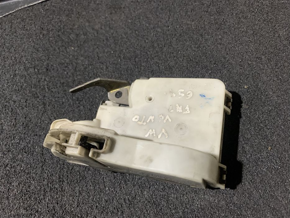 Fechadura fecho porta frente esquerda VW VENTO