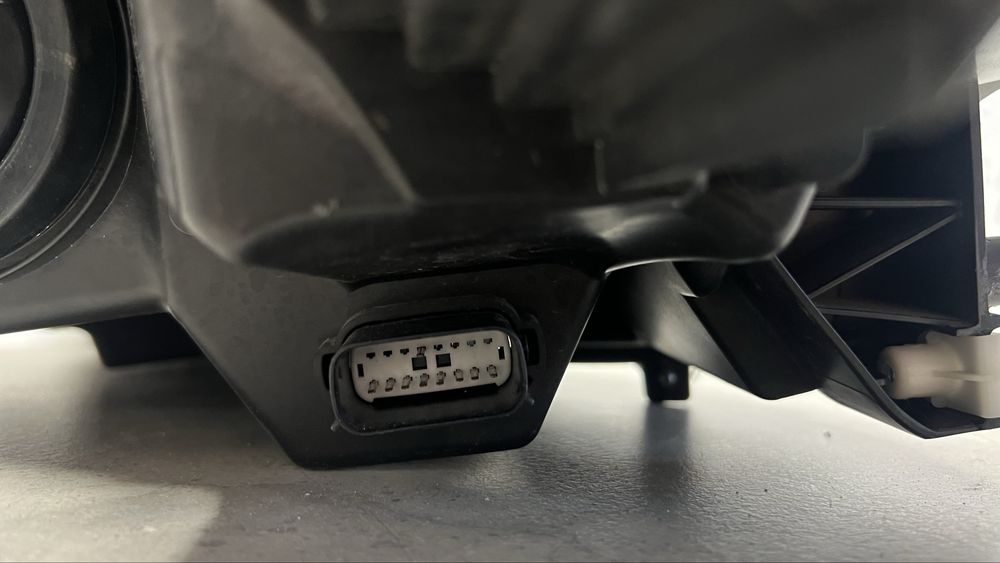 Фара права Ford Escape MK4 2020-2022 Форд Ескейп