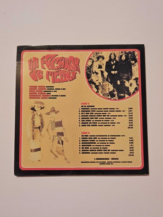 La fachada de piedra. The stone facade.
Ptyta cd