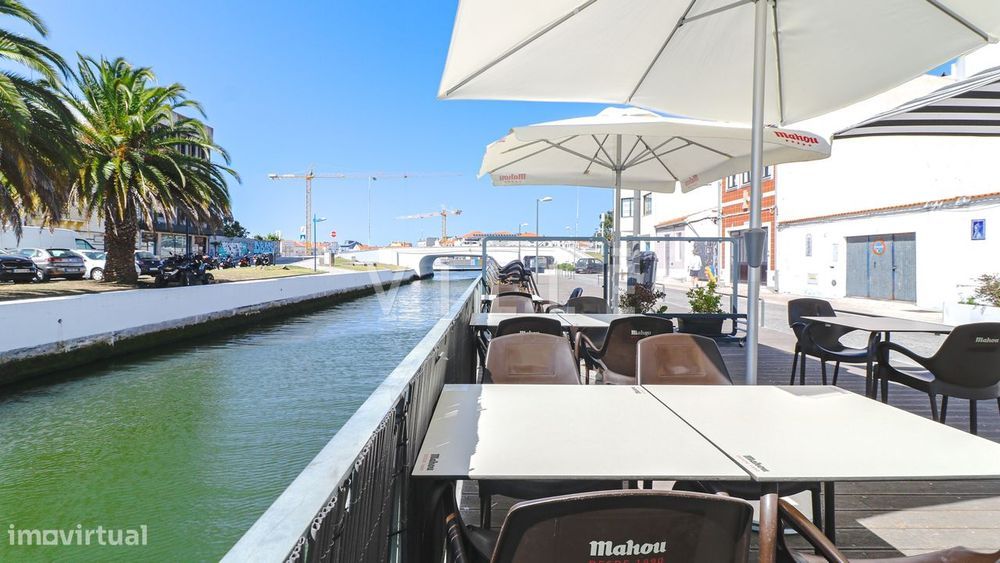 Restaurante no centro da cidade com vista Ria