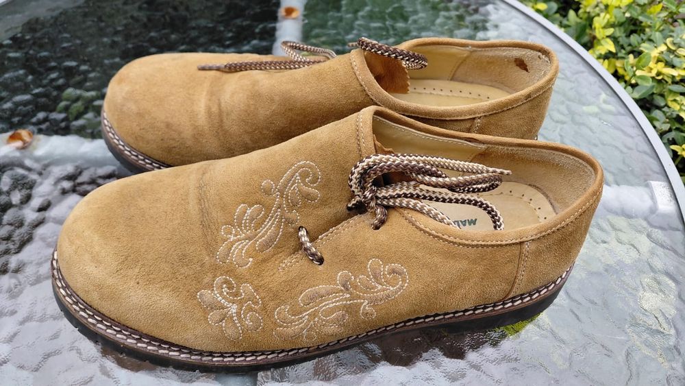 Orginalne buty do stroju bawarskiego.