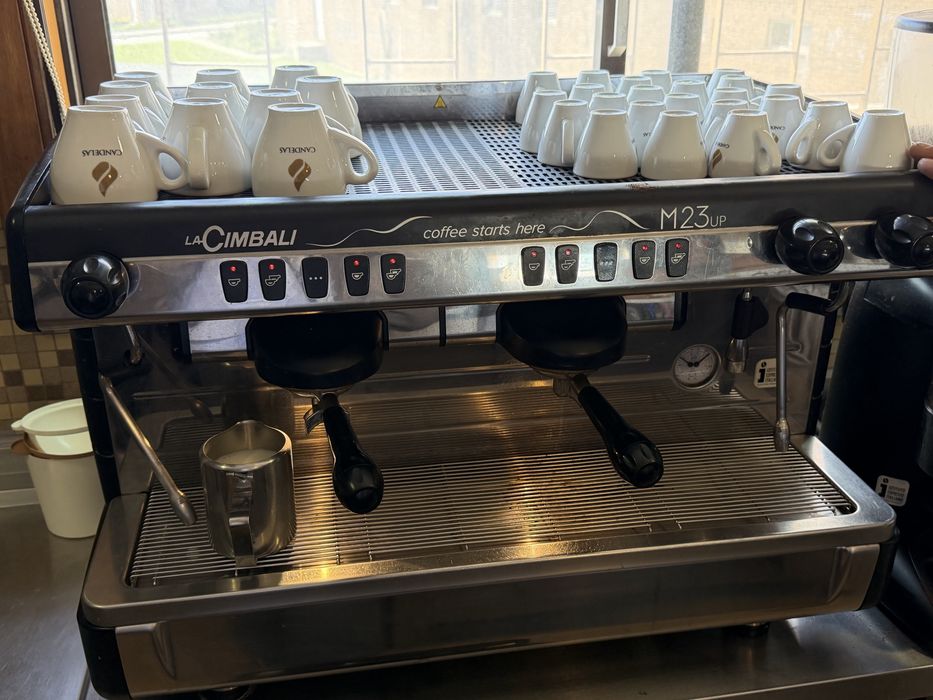 Maquina cafe + moinho La Cimbali M23 UP negociavel