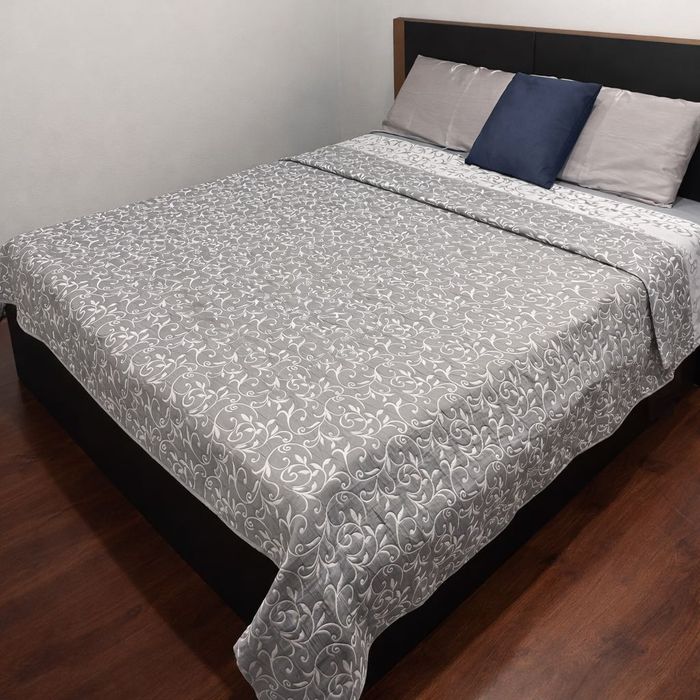 Cama com estrutura preta IKEA + colchão – Excelente estado
